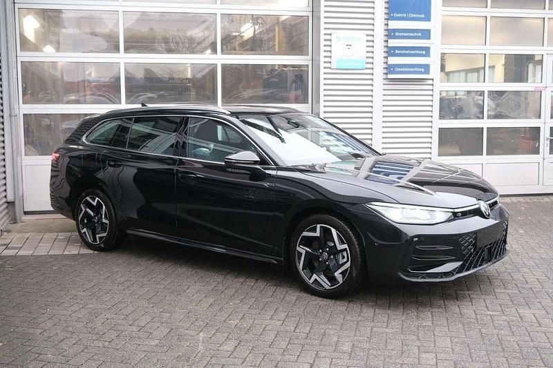 Nowe VW Passat Pro 193 KM (141 kW) 2026 Czarny Kombi