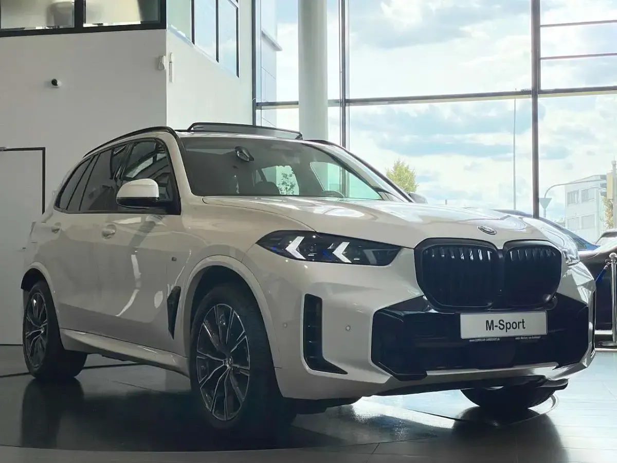 Gebraucht BMW X5 M Sport 489 PS (359 kW) 2023 Weiß SUV