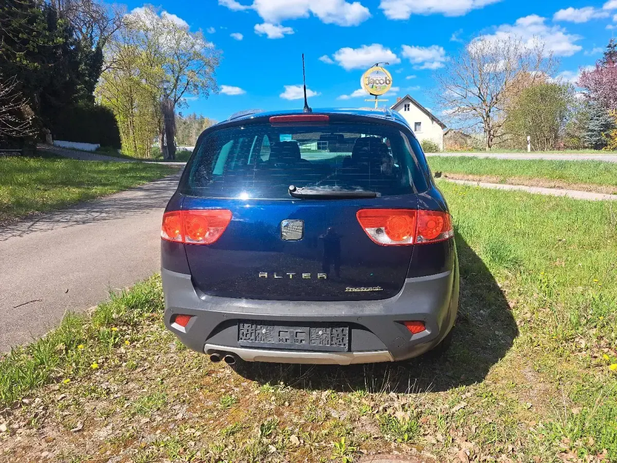 Gebraucht Seat Altea 105 PS (77 kW) 2012 Blau SUV