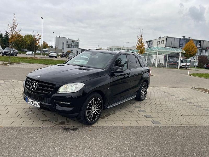 Schwarz Gebraucht 2012 Mercedes ML250 SUV | 13.600 € (Fairer Preis) - Bild 1/4