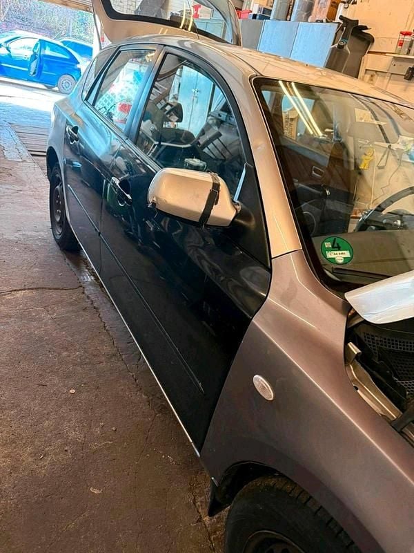 Second-hand Mazda 3 105 CP (77 kW) 2007 Argintiu Berlinǎ