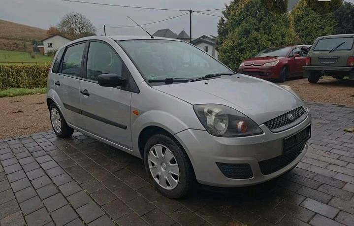 Gebraucht Ford Fiesta 70 PS (51 kW) 2010 Silber Kleinwagen