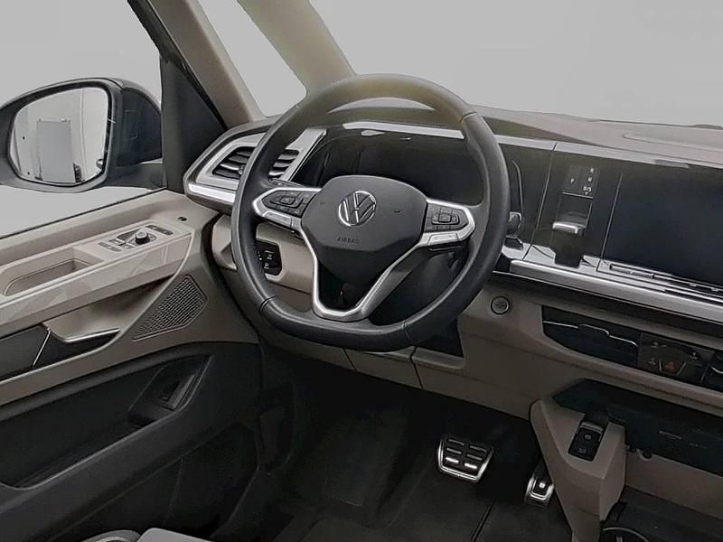 Second-hand VW Multivan Style 150 CP (110 kW) 2024 Albastru Monovolum