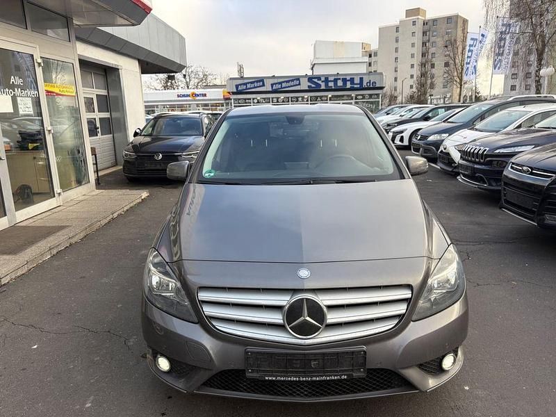 Gebraucht Mercedes B180 109 PS (80 kW) 2015 Grau Van / Kleinbus