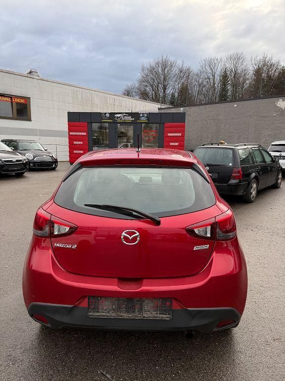 Gebraucht Mazda 2 Center-Line 105 PS (77 kW) 2016 Rot Limousine