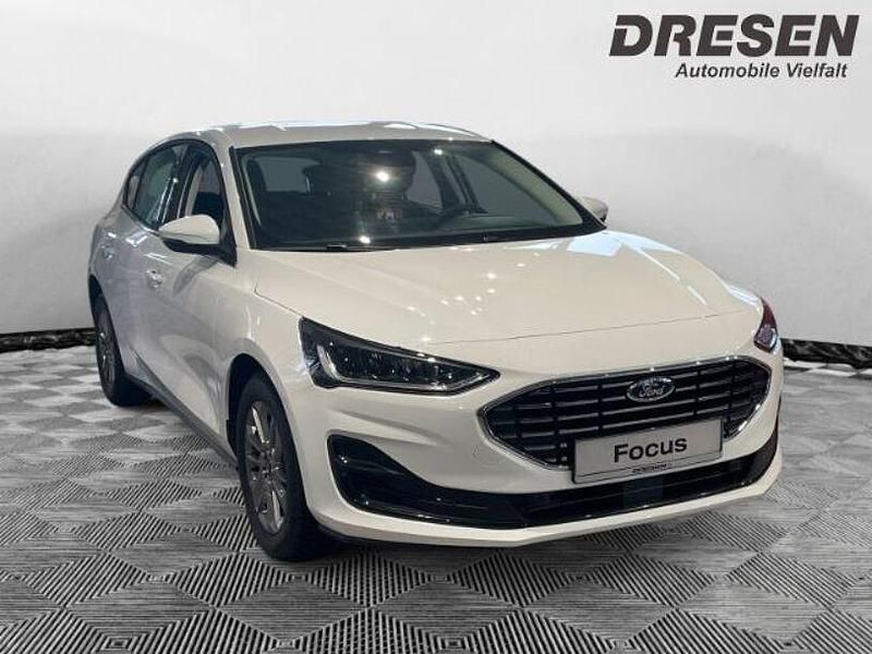 Gebraucht Ford Focus Titanium 125 PS (91 kW) 2023 Frostweiß Limousine