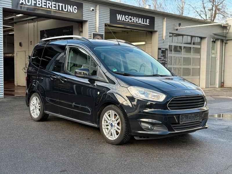 Schwarz Gebraucht 2015 Ford Tourneo Courier Titanium Van / Kleinbus | 9.300 € (Guter Preis) - Bild 1/2