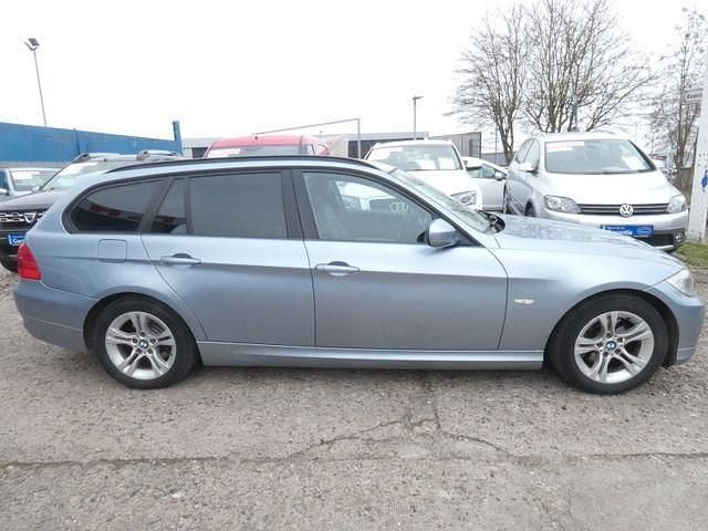 Gebraucht BMW 320 Comfort Edition 170 PS (125 kW) 2010 Blau Kombi