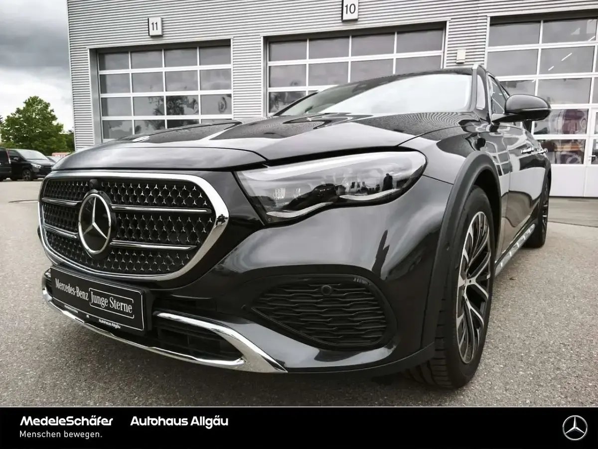Gebraucht Mercedes E300 197 PS (144 kW) 2025 Lack graphitgrau Kombi