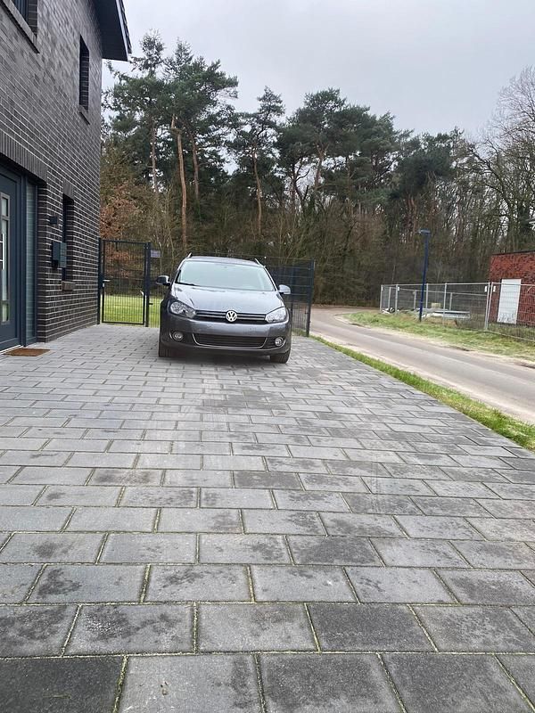 Grau Gebraucht 2011 VW Golf VI Kombi | 6.600 € (Etwas zu teuer) - Bild 1/4