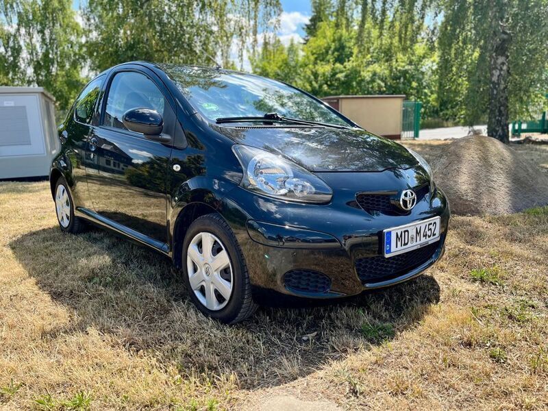Schwarz Gebraucht 2010 Toyota Aygo Kleinwagen | 3.129 € (Fairer Preis) - Bild 1/4