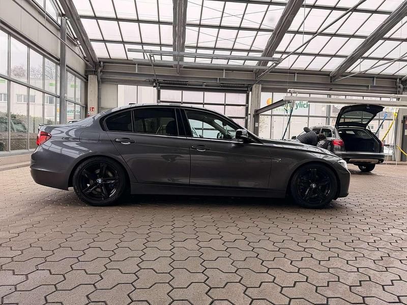 Gebraucht BMW 320 Sport Line 184 PS (135 kW) 2012 Grau Limousine