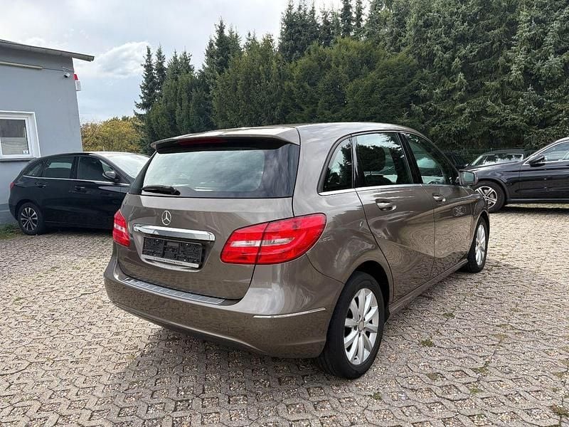 Grau Gebraucht 2013 Mercedes B160 Van / Kleinbus | 4.900 € - Bild 1/4