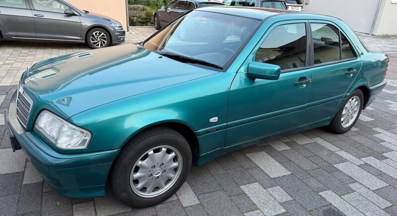 Grün Gebraucht 1998 Mercedes C180 Classic Limousine | 2.999 € (Fairer Preis) - Bild 1/4