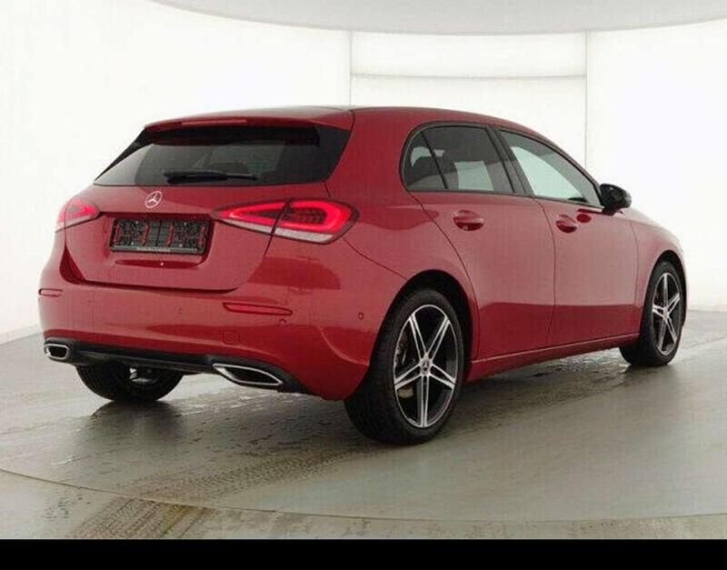 Gebraucht Mercedes A200 Progressive 163 PS (119 kW) 2021 Rot Limousine