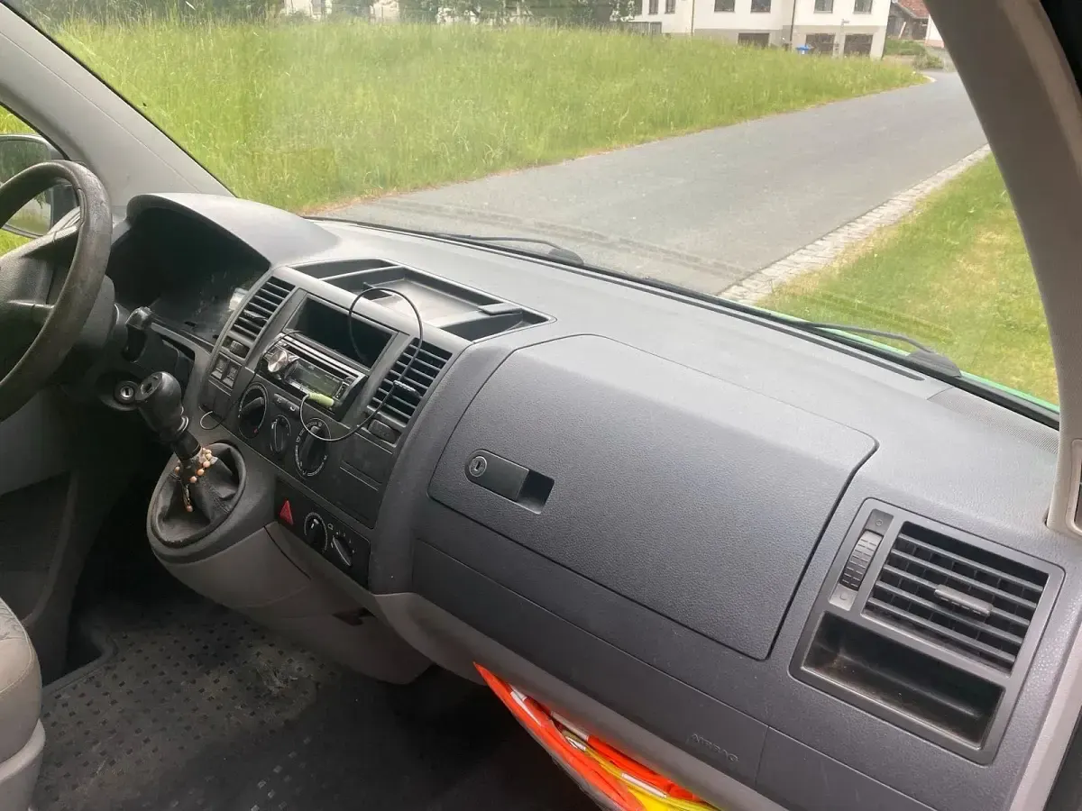 Używany VW Caravelle 135 KM (99 kW) 2006 Zielony Van