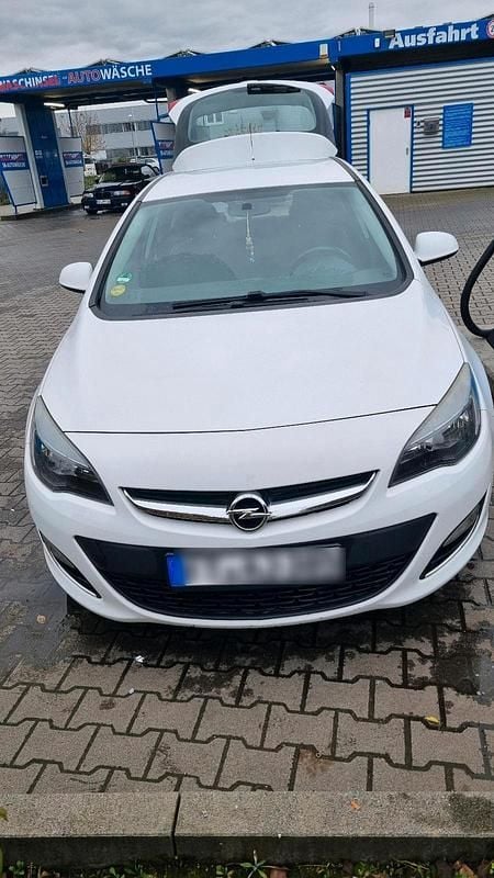 Weiß Gebraucht 2013 Opel Astra Kleinwagen | 4.500 € (Fairer Preis) - Bild 1/4