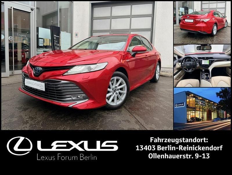 Rot Gebraucht 2020 Toyota Camry Hybrid Executive Limousine | 26.490 € (Fairer Preis) - Bild 1/4