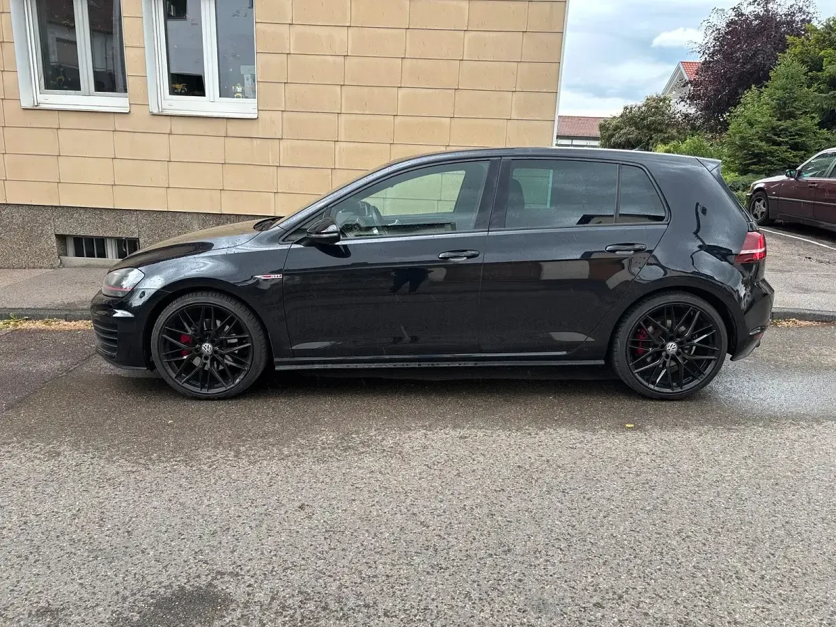 Gebraucht VW Golf VII Pro 220 PS (161 kW) 2014 Schwarz Limousine
