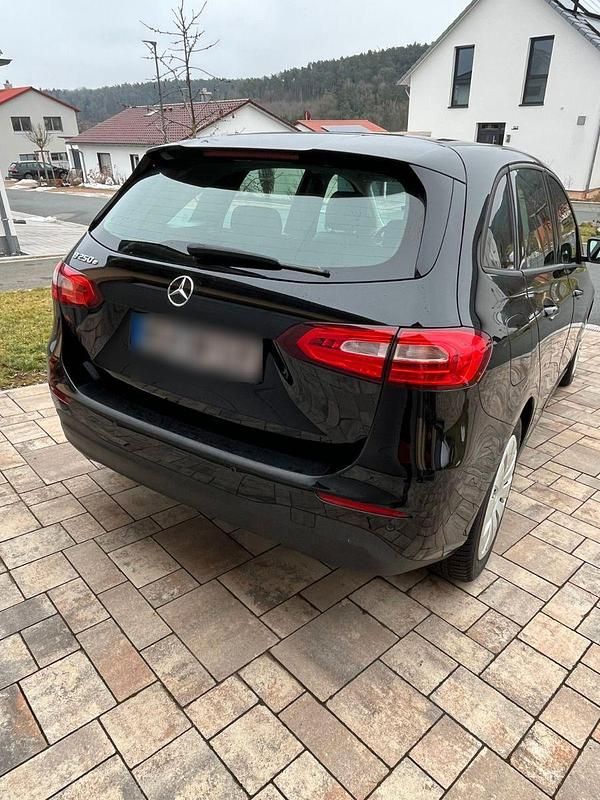 Gebraucht Mercedes E250 218 PS (160 kW) 2022 Schwarz Kombi