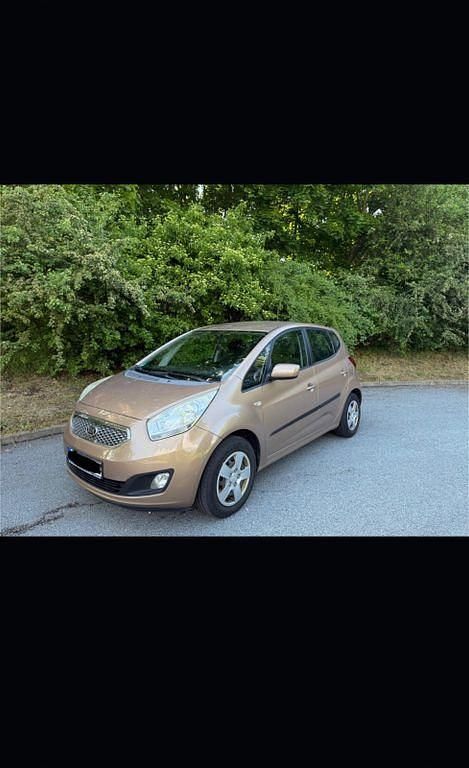 Gebraucht Kia Venga Attract 90 PS (66 kW) 2011 Gold Kleinwagen