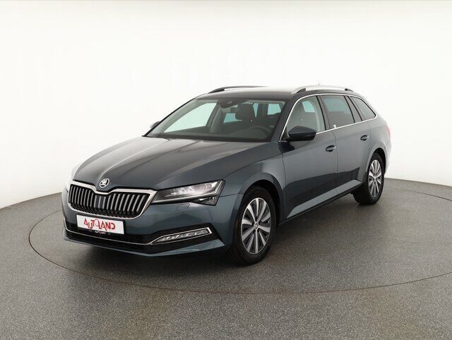 Grau Gebraucht 2021 Skoda Superb Style Kombi | 22.990 € (Fairer Preis) - Bild 1/4