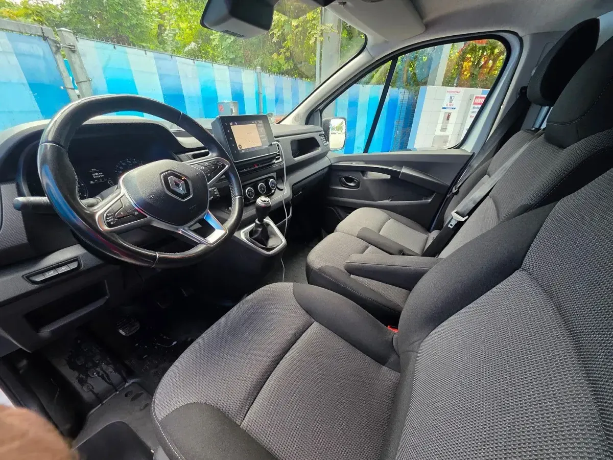 Gebraucht Renault Trafic 131 PS (96 kW) 2023 Weiß Van / Kleinbus