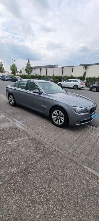 Second-hand BMW 740 306 CP (225 kW) 2012 Argintiu Berlinǎ