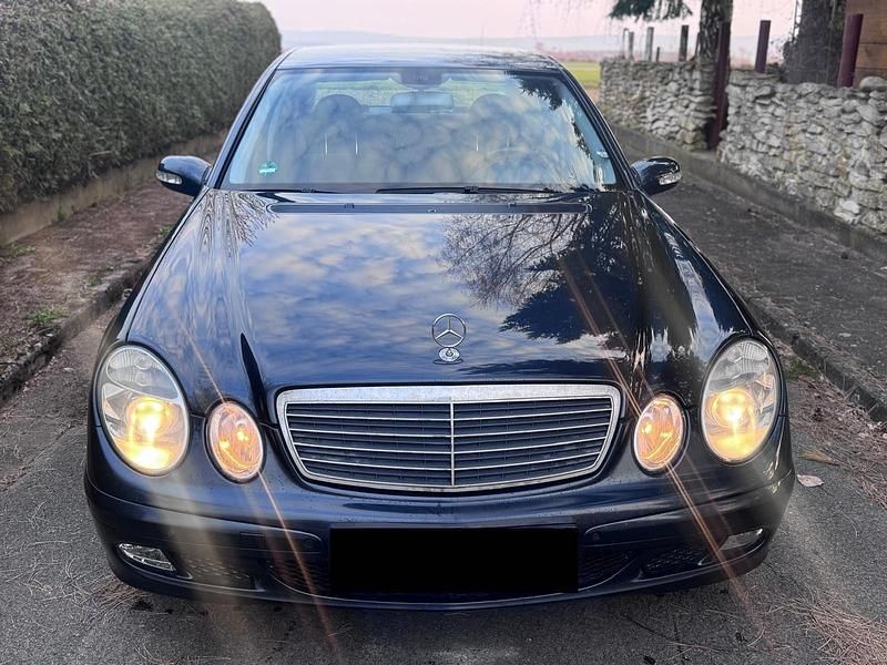 Gebraucht Mercedes E240 2006 Blau Limousine