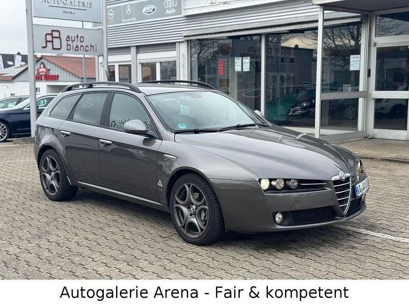 Grau Gebraucht 2011 Alfa Romeo 159 Turismo Kombi | 8.990 € (Teuer) - Bild 1/4