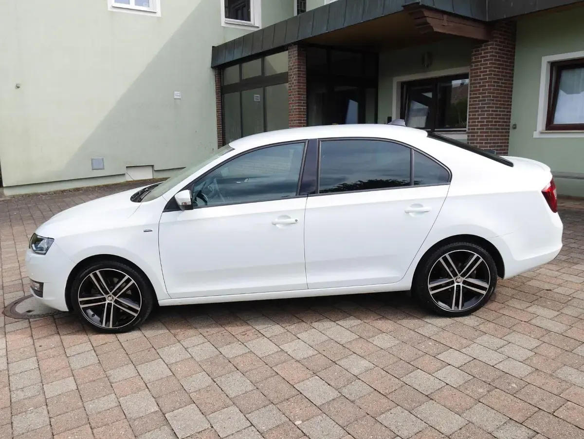 Gebraucht Skoda Rapid Drive 125 PS (91 kW) 2017 Weiß Kleinwagen