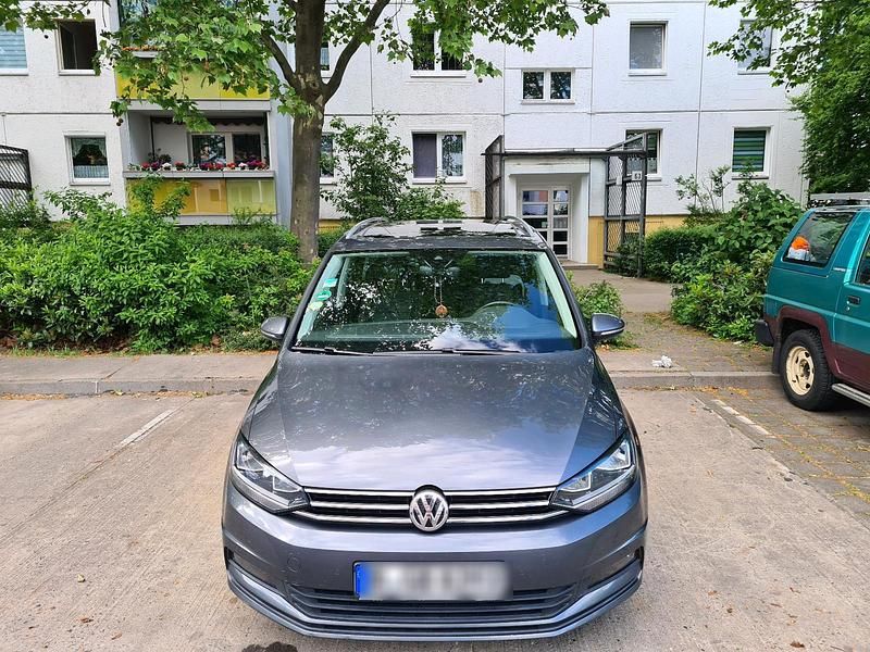 Grau Gebraucht 2018 VW Touran Van / Kleinbus | 15.000 € (Guter Preis) - Bild 1/4