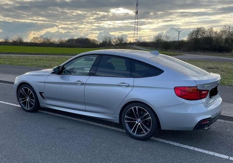 Gebraucht BMW 330 M Sport 258 PS (189 kW) 2015 Silber Limousine