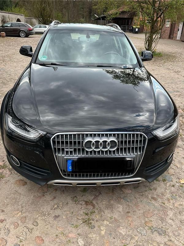Schwarz Gebraucht 2015 Audi A4 Allroad Kombi | 13.000 € (Guter Preis) - Bild 1/4