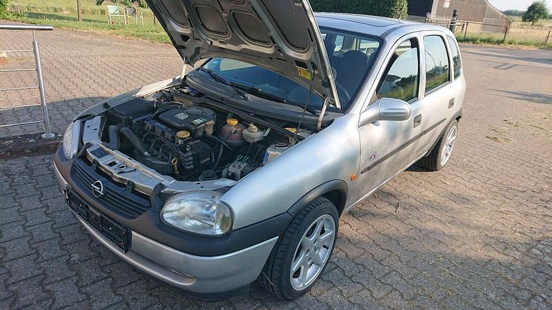 Silber Gebraucht 1997 Opel Corsa Kleinwagen | 500 € (Fairer Preis) - Bild 1/4
