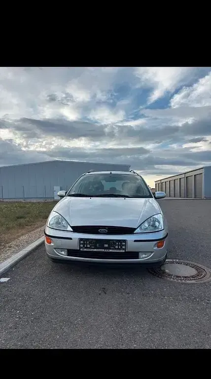 Gebraucht Ford Focus Ghia 101 PS (74 kW) 2000 Grau Limousine