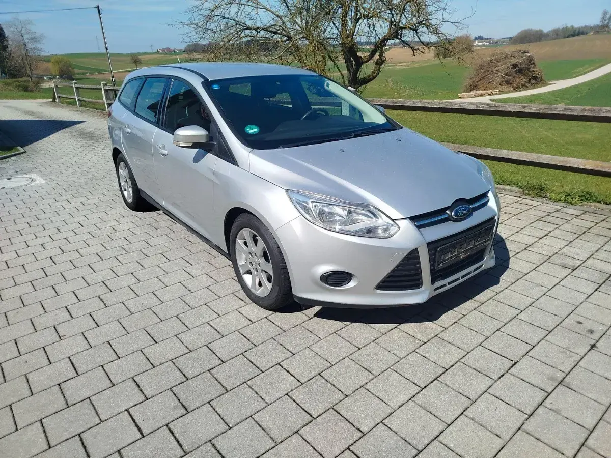 Gebraucht Ford Focus Trend 116 PS (85 kW) 2012 Silber Kombi
