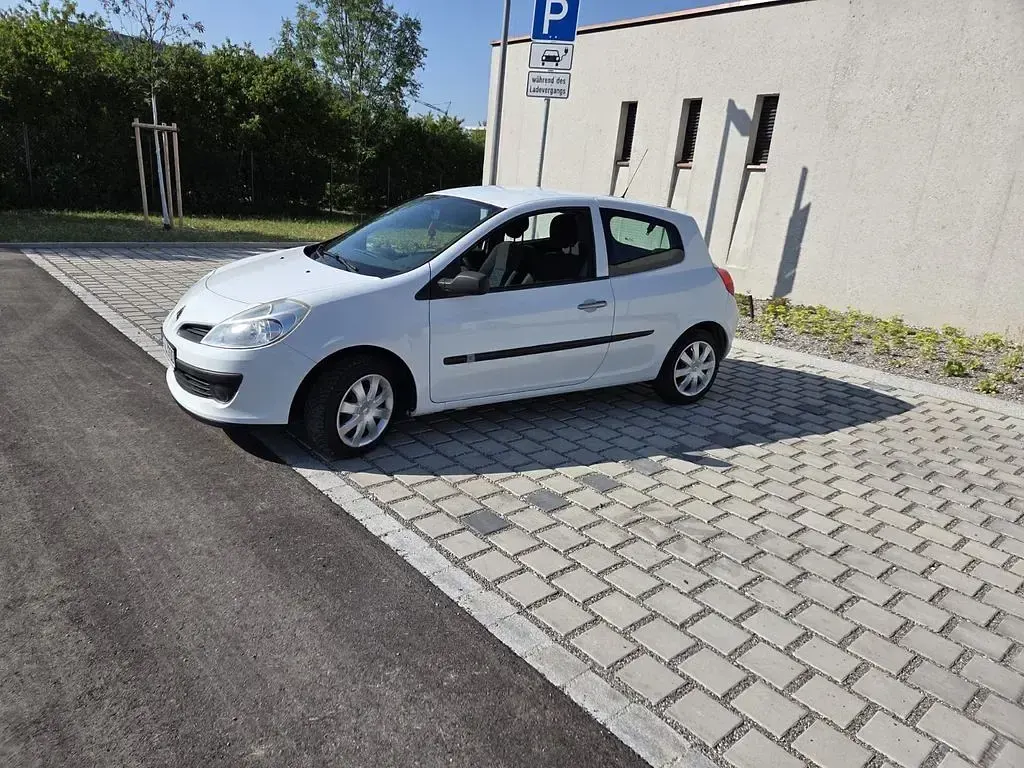 Gebraucht Renault Clio 75 PS (55 kW) 2009 Weiß Kleinwagen