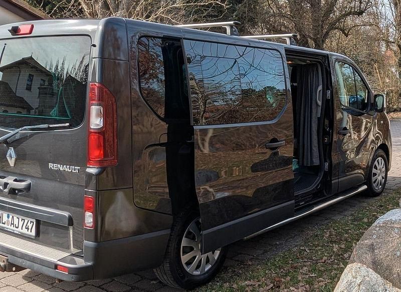 Gebraucht Renault Trafic Expression 145 PS (106 kW) 2017 Schwarz Van / Kleinbus