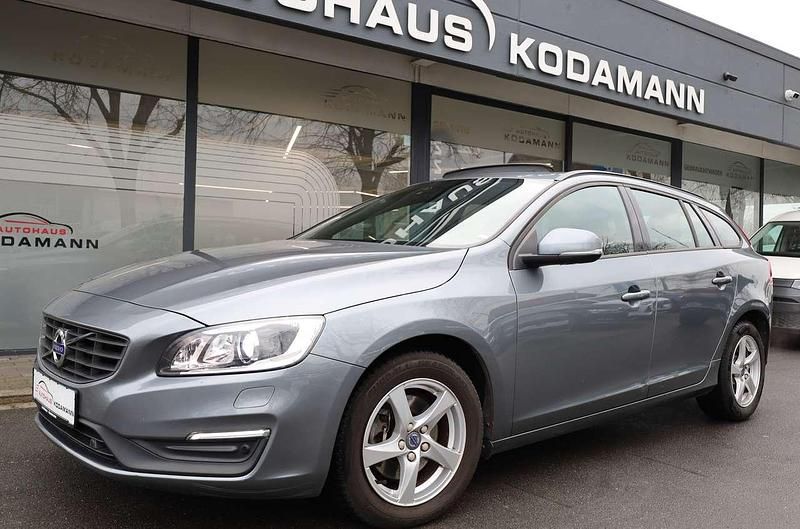Gebraucht Volvo V60 Business Edition 150 PS (110 kW) 2016 Osmium grey / metallic Kombi