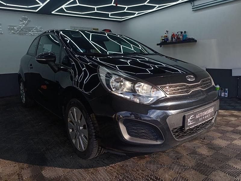Usata Kia Rio 75 CV (55 kW) 2013 Nero Utilitaria