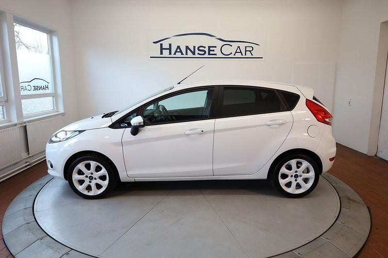 Gebraucht Ford Fiesta 82 PS (60 kW) 2010 Weiß Kleinwagen