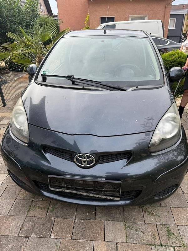 Grau Gebraucht 2009 Toyota Aygo Kleinwagen | 1.500 € (Guter Preis) - Bild 1/4