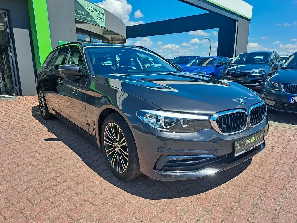 Gebraucht BMW 520 Sport Line 184 PS (135 kW) 2020 Grau Kombi