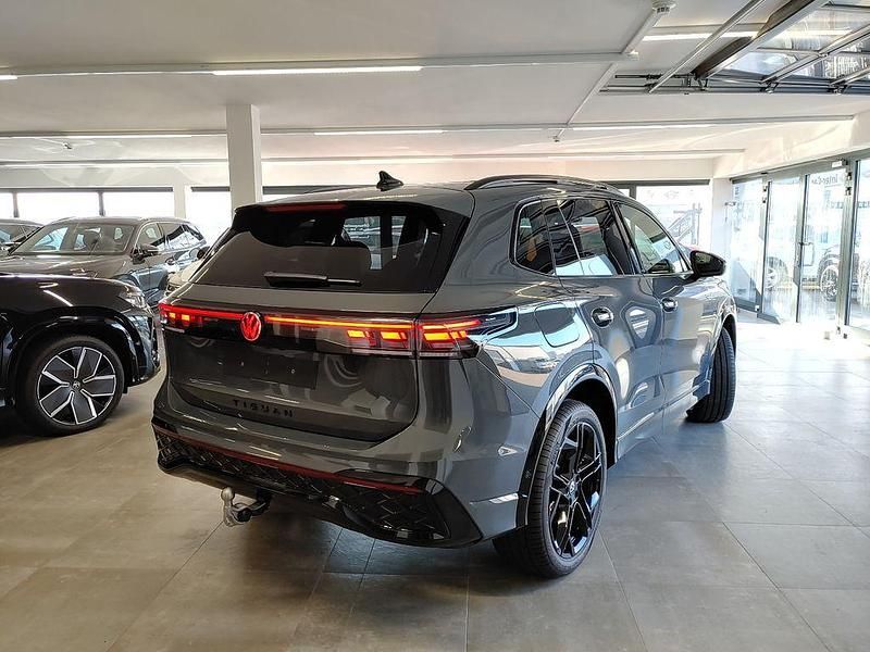 Neu VW Tiguan R-line 150 PS (110 kW) 2026 Delfingraumetallic SUV