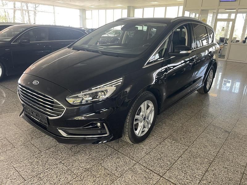 Gebraucht Ford S-MAX Titanium 190 PS (139 kW) 2022 Schwarz Van / Kleinbus