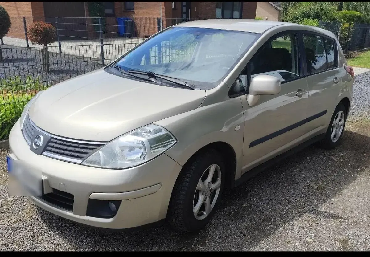 Gebraucht Nissan Tiida 110 PS (80 kW) 2009 Beige Kleinwagen
