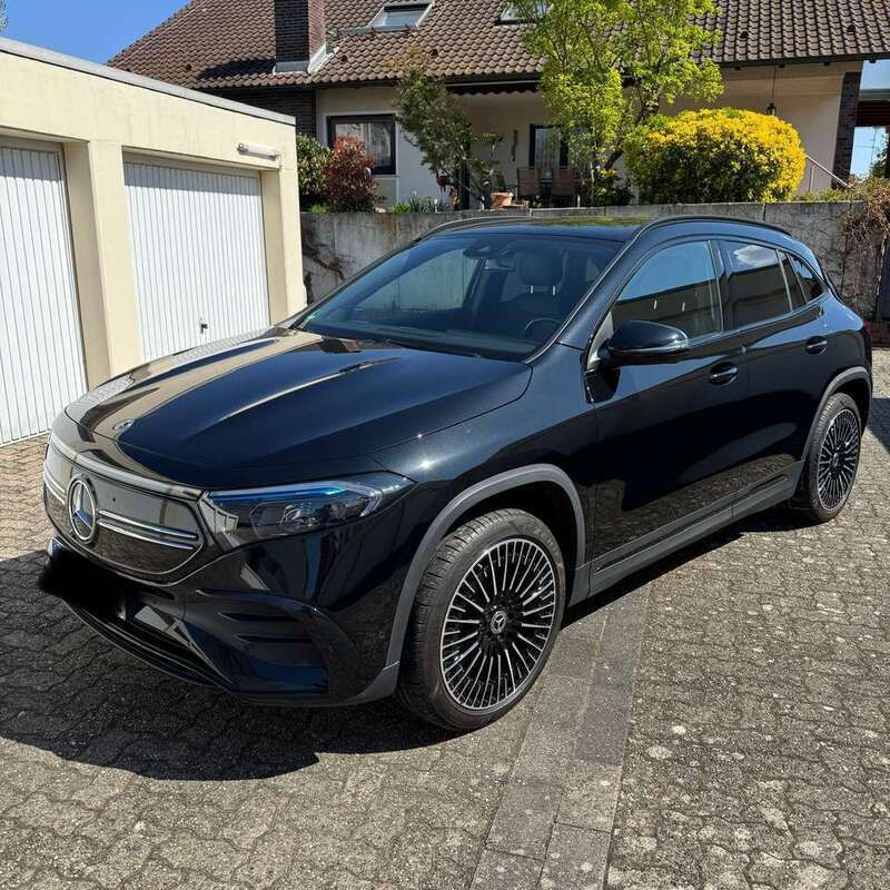 Schwarz Gebraucht 2023 Mercedes EQA350 AMG line SUV | 37.950 € (Fairer Preis) - Bild 1/4