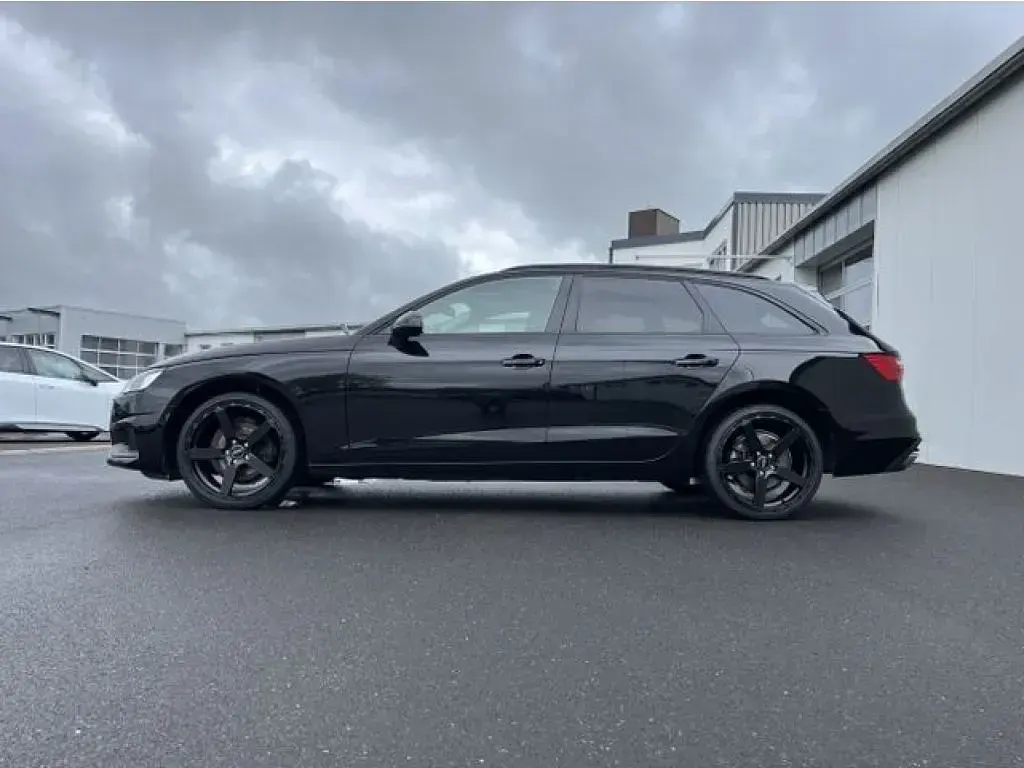 Gebraucht Audi A4 S-Line 150 PS (110 kW) 2022 Mythosschwarz Kombi