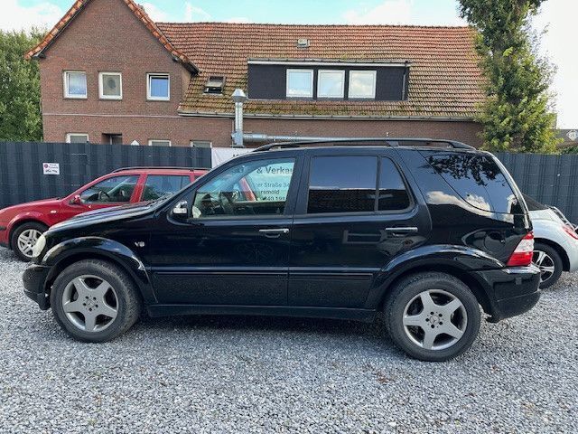 Schwarz Gebraucht 2003 Mercedes ML55 AMG AMG SUV | 7.990 € - Bild 1/4